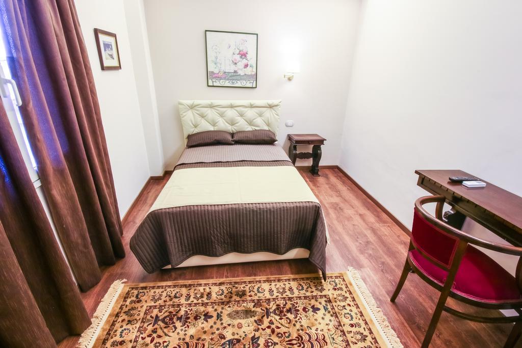 ريجّو دي كالابريا 96 Guest House الغرفة الصورة